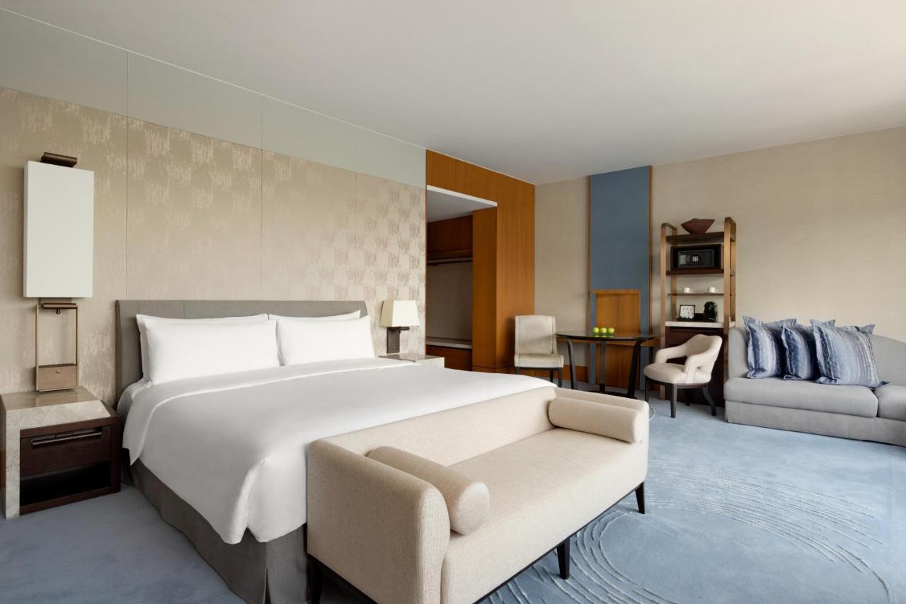 Kerry Hotel Hong Kong By Shangri-La Exterior foto A guest room at the Westin Maldives