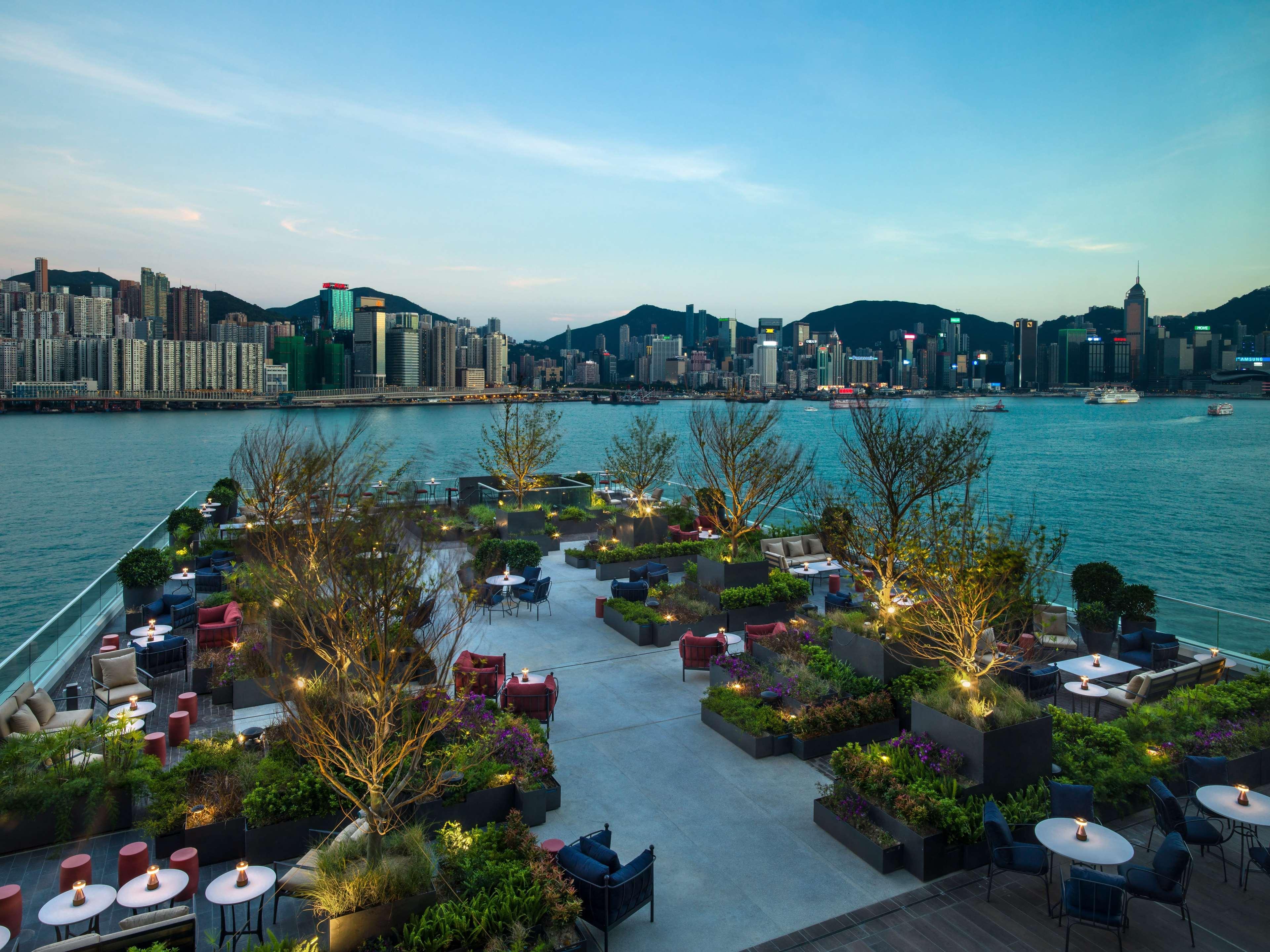 Kerry Hotel Hong Kong By Shangri-La Exterior foto View from the rooftop bar